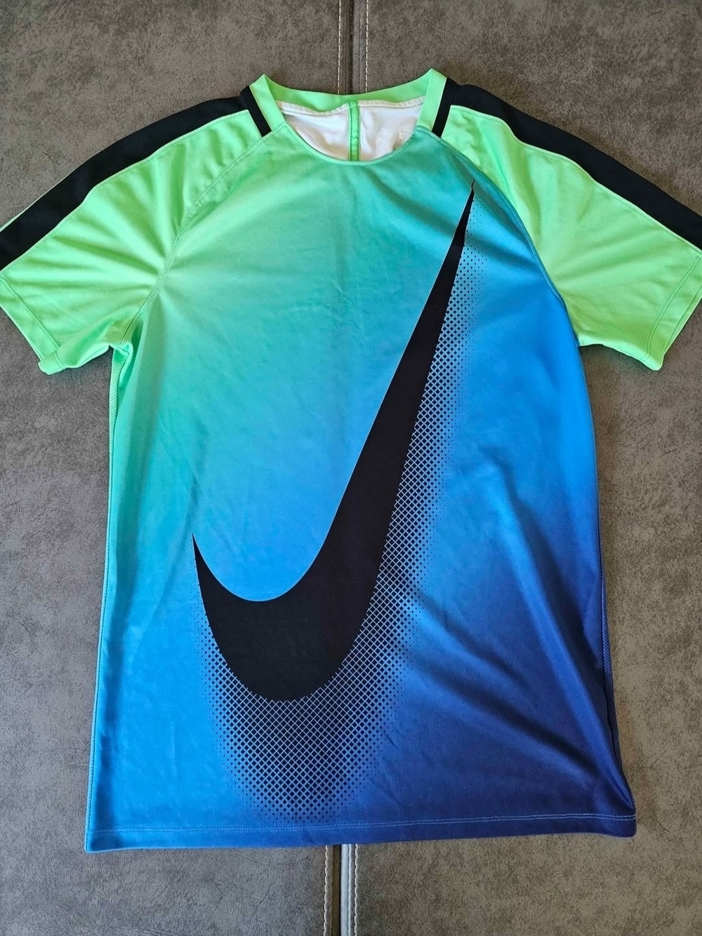 Nike Dri-FIT Athletic Shirt in Neon Green & Aqua YOUTH MEDIUM